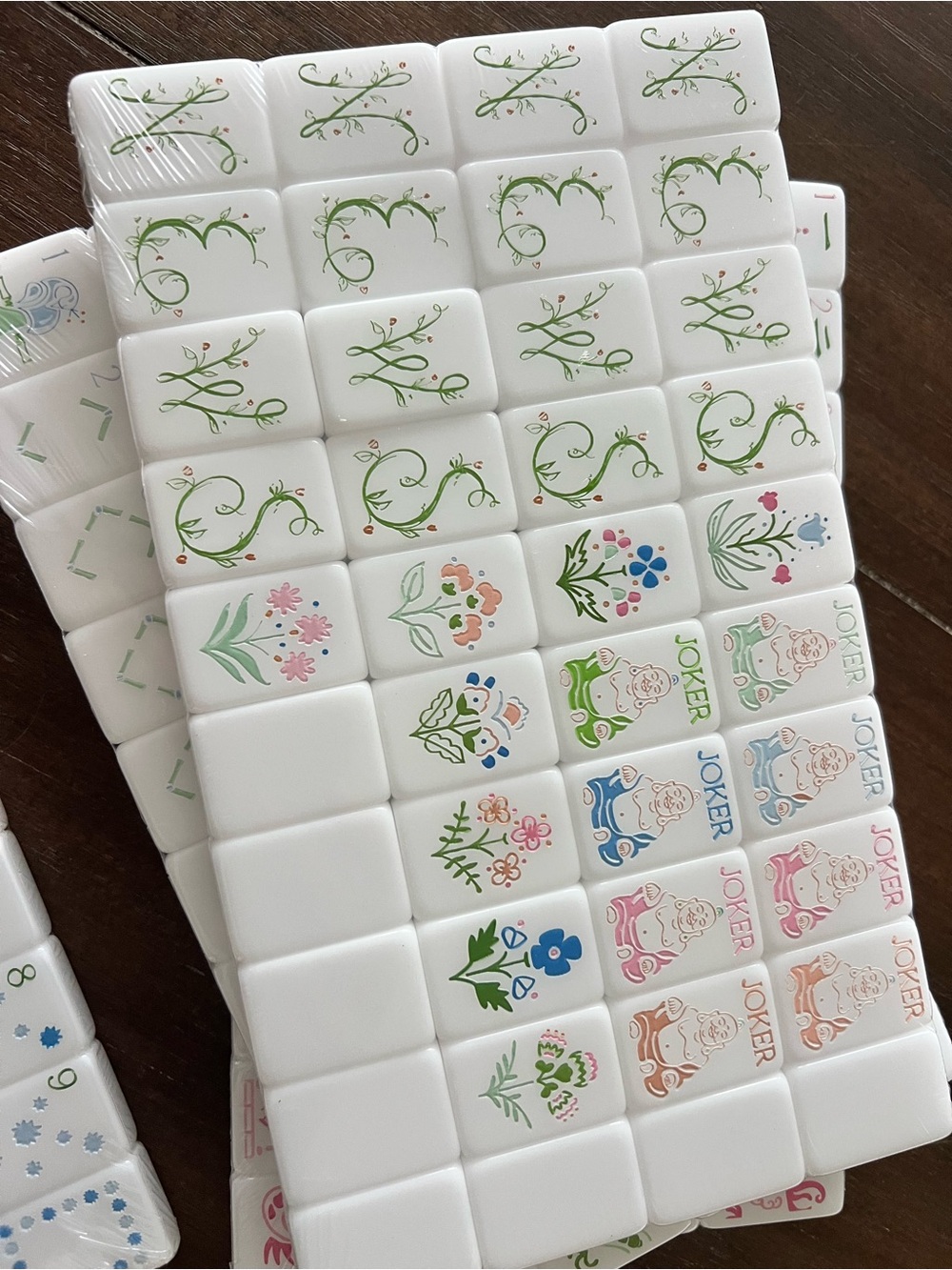 Bright White Acrylic Engraved Mahjong Tile Set - Pink, blue & Green - Picture 4 of 6